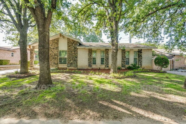 Photo - 2909 White Oak Ln House