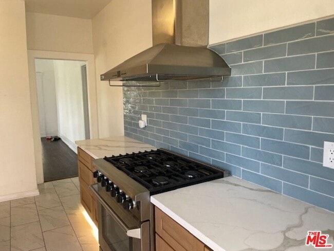 Building Photo - 456 S Wilton Pl