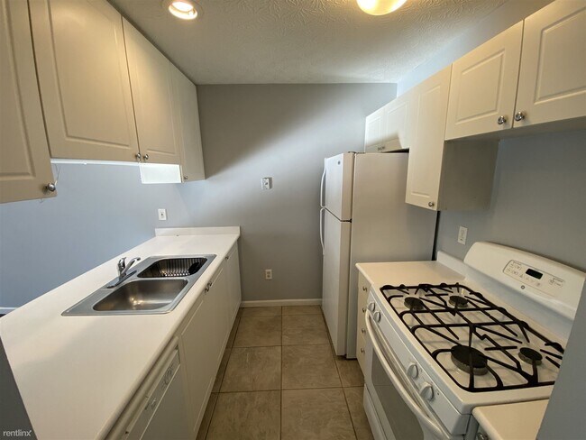 Building Photo - 2 br, 1.5 bath Condo - 4683 Cadmus Drive