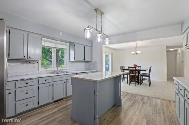 Building Photo - 4 br, 2.5 bath House - 4825 County Road Q
