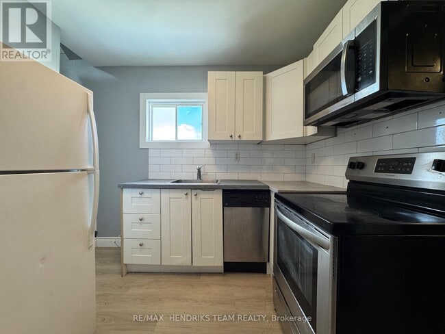 Building Photo - 130 York St