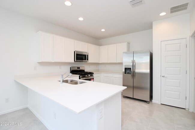 Building Photo - 5928 S 25th Dr
