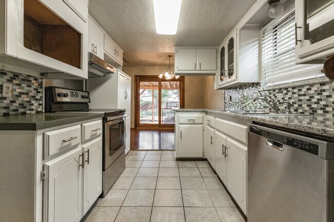 Foto del edificio - 1251 Kingston Rd