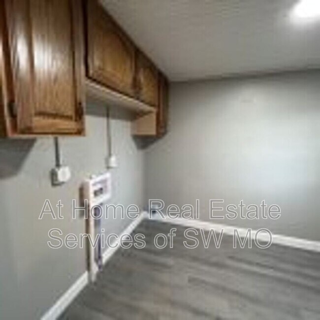 Building Photo - 622 W Harrison St