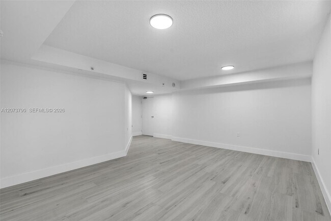 Foto del edificio - 601 NE 23rd St