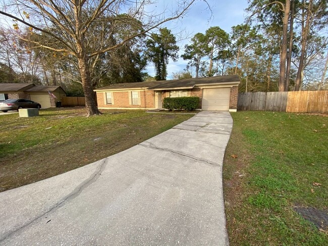 Building Photo - 3 bedroom home in Greenwood!