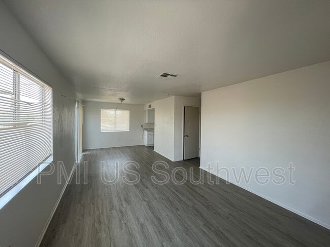 Building Photo - 1580 Sierra Vista Dr