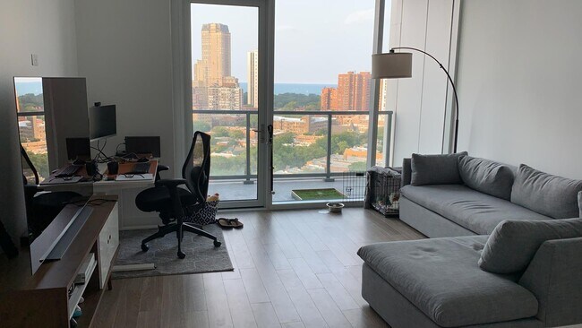 Foto del edificio - 2335 N Lincoln Ave