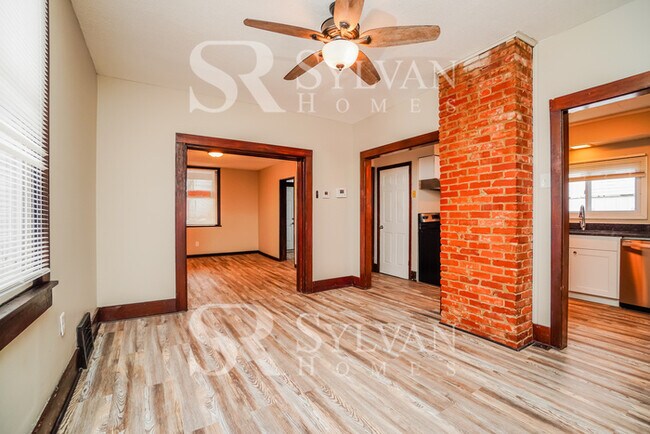 Building Photo - 109 E Cross Ave