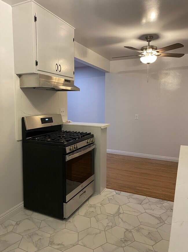 Stainless Steel Range - 700 S Louise St