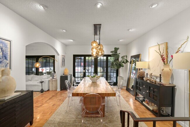 Foto del edificio - 4763 Golden Rd