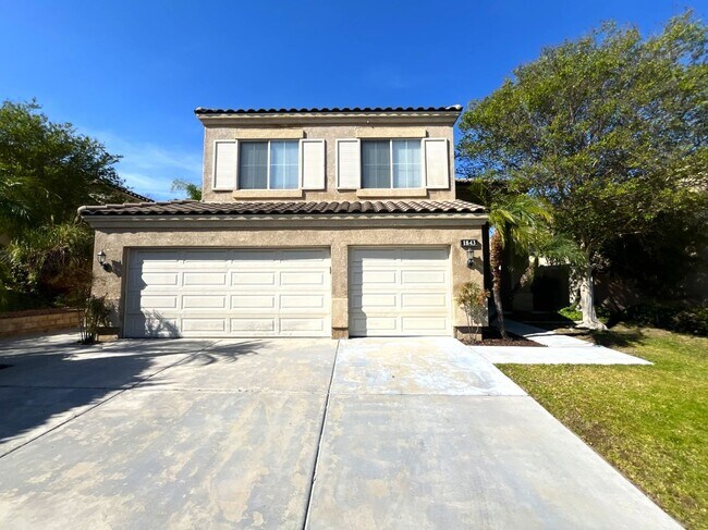Building Photo - 4 bed, 3 bath located in Corona, CA!