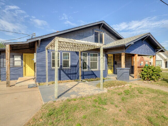 Foto del edificio - Beautifully Updated Bungalow!