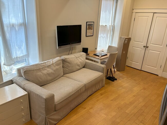 Foto del edificio - 703 6th St NW