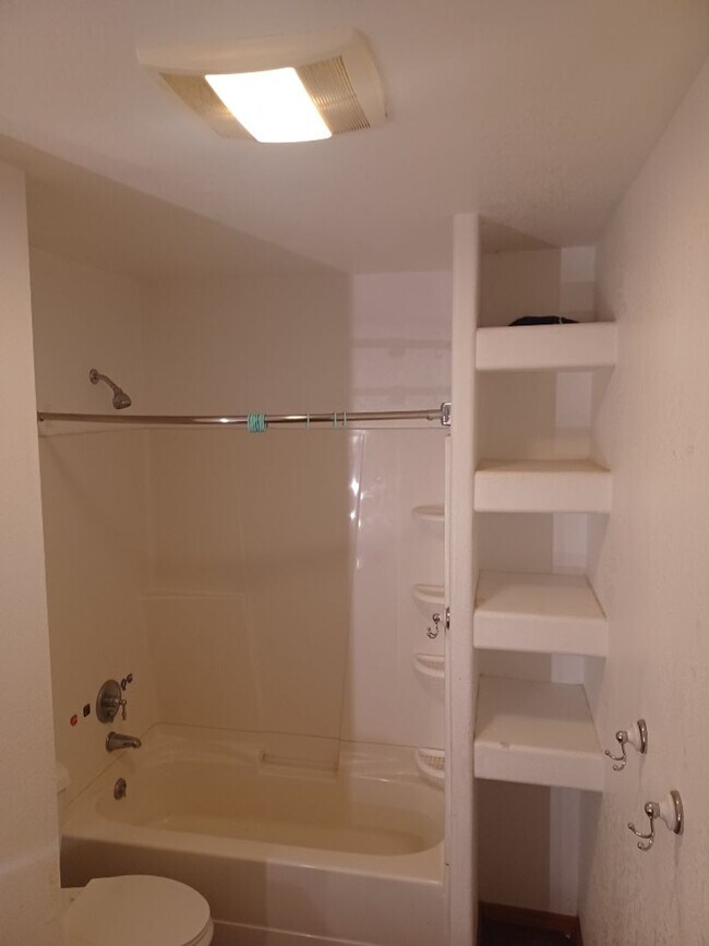 Foto del edificio - 3 bed, 2 bath