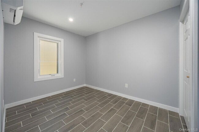 Building Photo - 126 Innis Ave