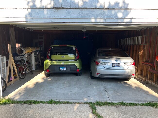 garage - 1403 E Olive St