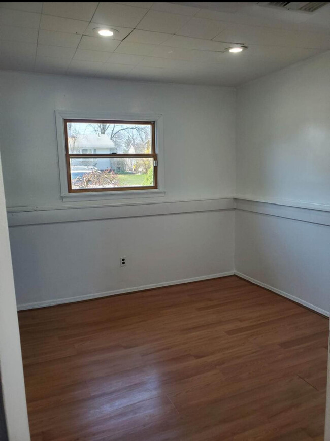 Building Photo - 12 Wayside Ln