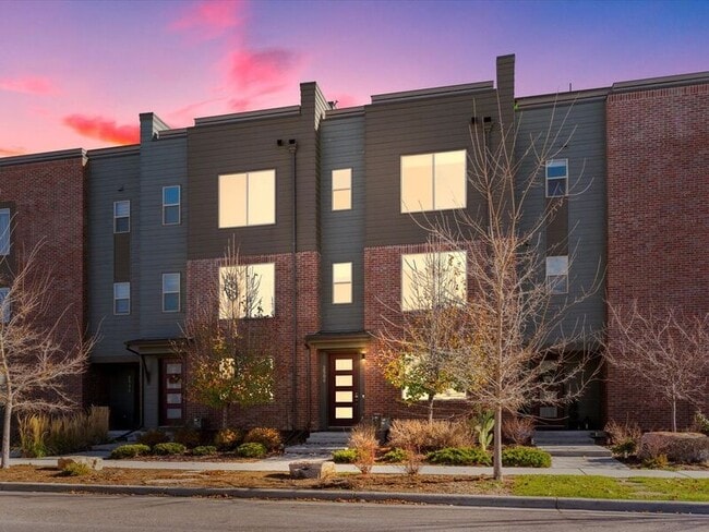 Photo - 2504 N Moline St Townhome