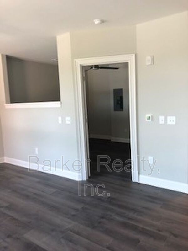 Building Photo - 414 S White St