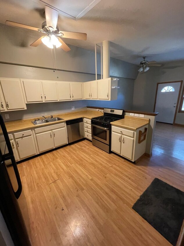Primary Photo - Cozy 3 bedroom Duplex
