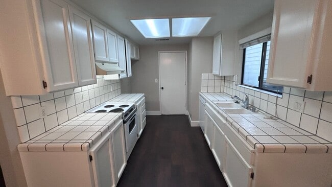 Building Photo - 3545 Thomas More Way