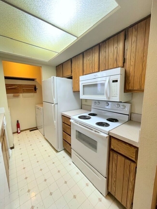 Building Photo - South Anchorage Condo with W/D in unit, Fi...
