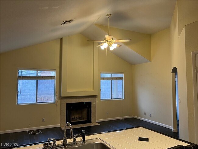 Foto del edificio - 2121 Sun Swept Way