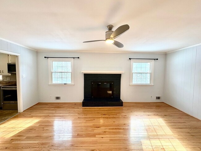 Building Photo - 11011 Pennway Dr