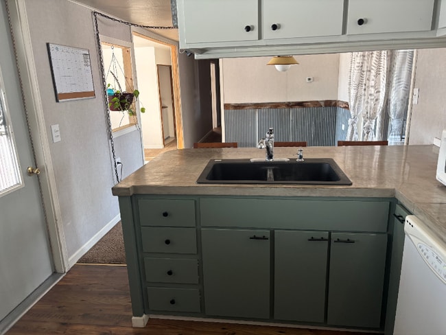 Foto del edificio - 440 Ronda Rd