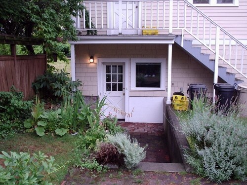 Building Photo - wallingford lower duplex - 1 bedroom + den