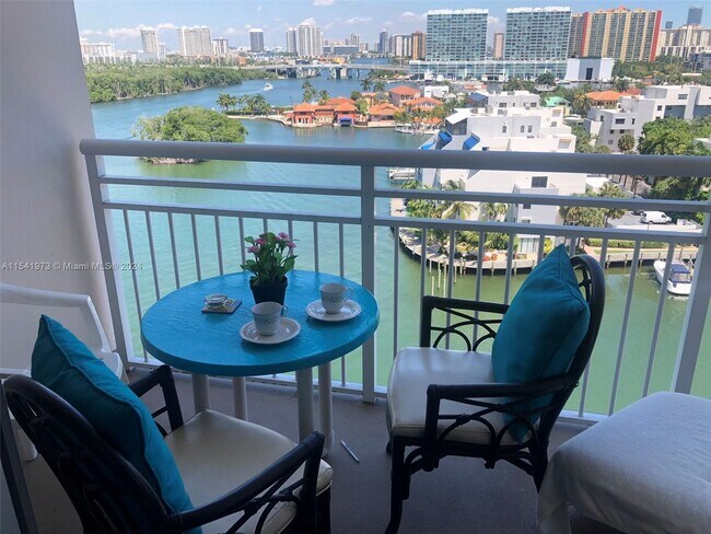 Foto del edificio - 400 Kings Point Dr