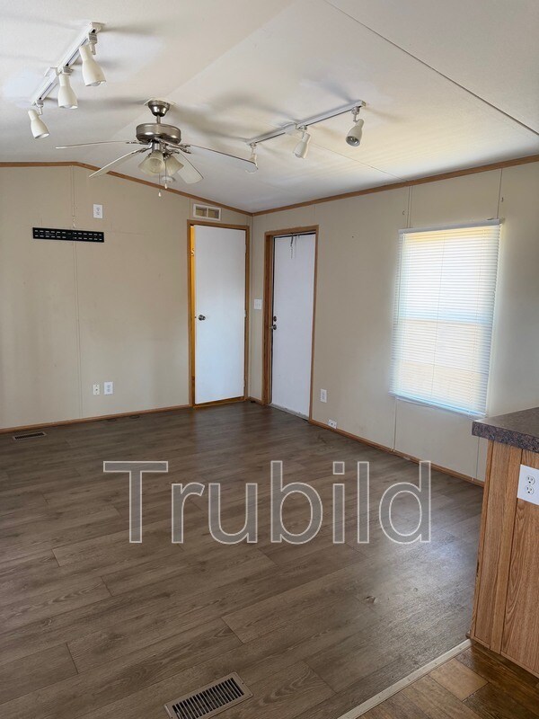 Building Photo - 3a Somerset Dr