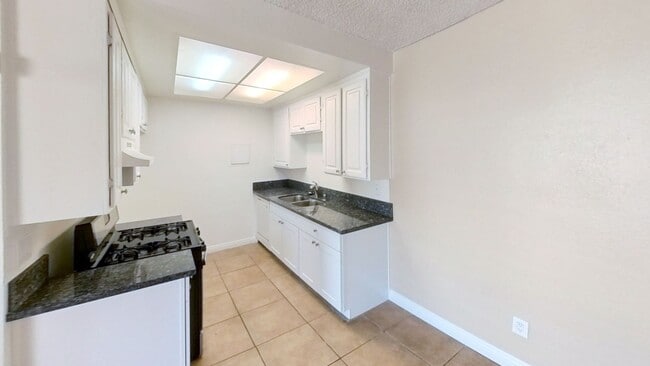 Building Photo - PRICE REDUCED!! 2 Bedroom 2 Bath Condo Ava...