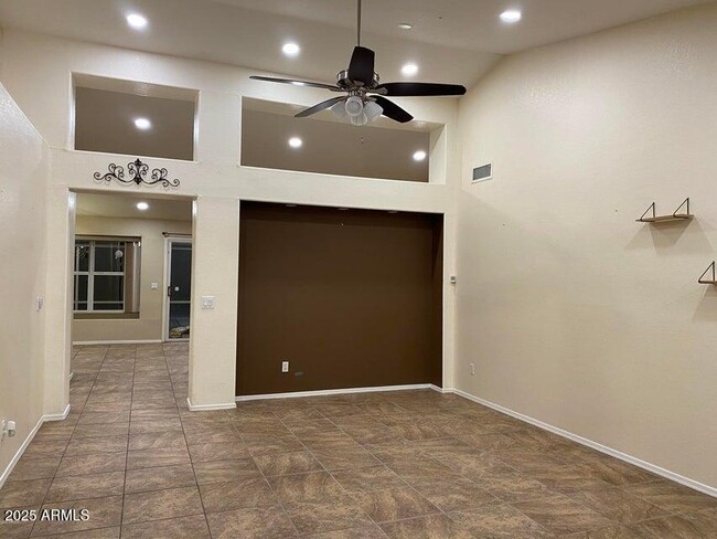 Building Photo - 870 N Madrid Ln