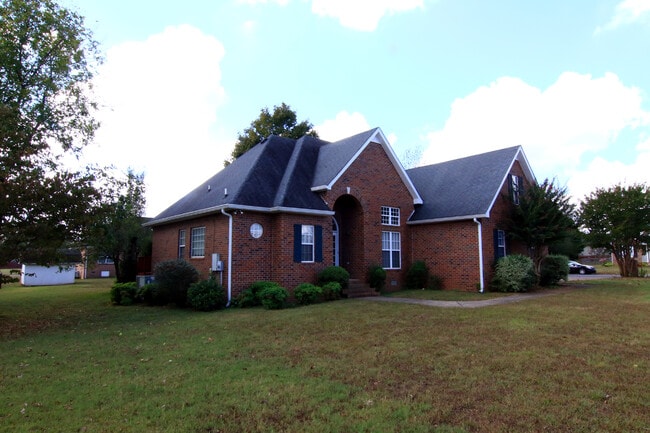 Building Photo - 2123 Moonlite Ct