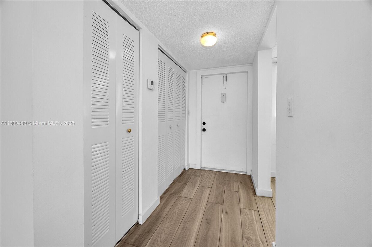 Foto principal - 14180 SW 84th St