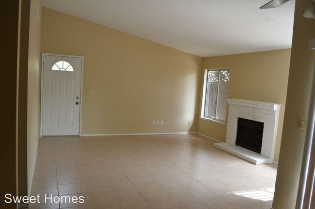 Building Photo - 3140 Iberian Dr