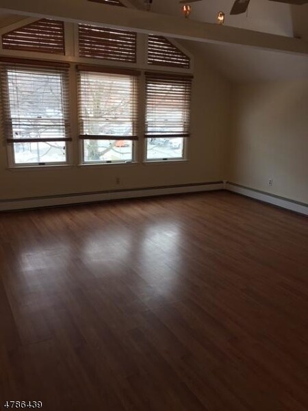 Foto principal - 72 Main St