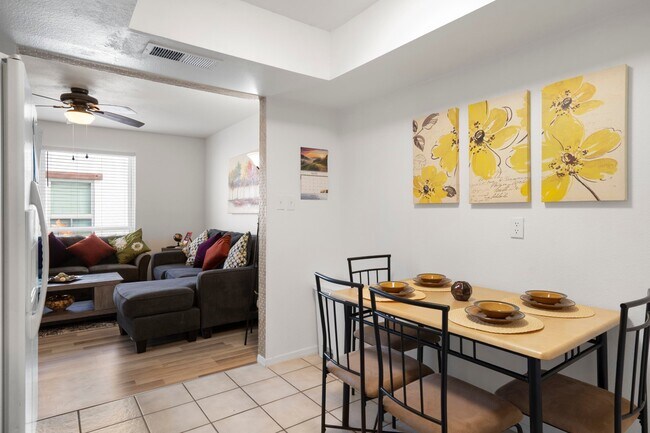 Foto del edificio - 8066 E Oak St