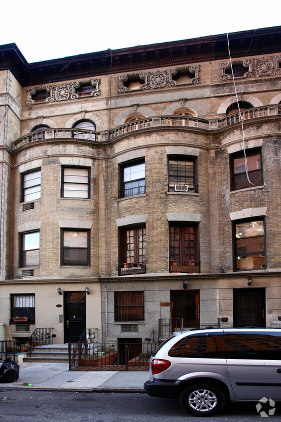 Building Photo - 219 W 70th St