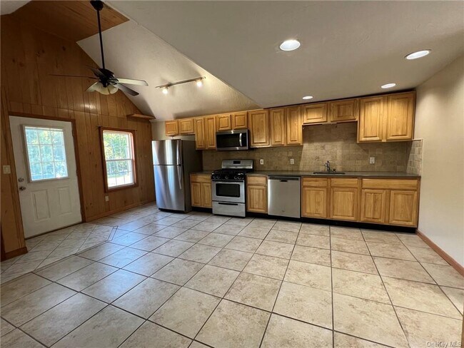 Building Photo - 7 Dallis Ln