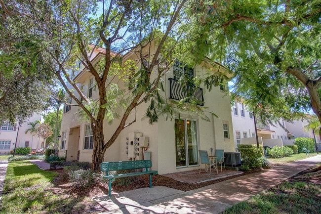 Building Photo - 1020 E Longport Cir