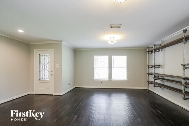Building Photo - 6007 Weisinger Dr