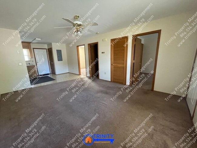 Foto del edificio - Charming 2 Bedroom 1 Bathroom Duplex Avail...