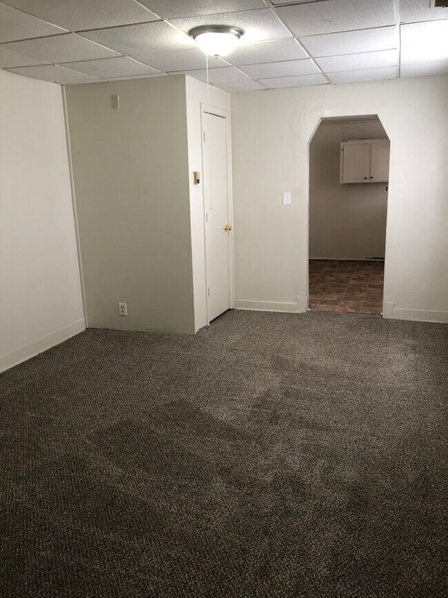 Foto del edificio - 3 Bed, 1 Bath House - Home OFFICE!!