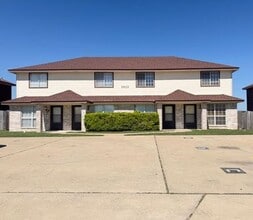 Building Photo - 3803 Woodrow Dr