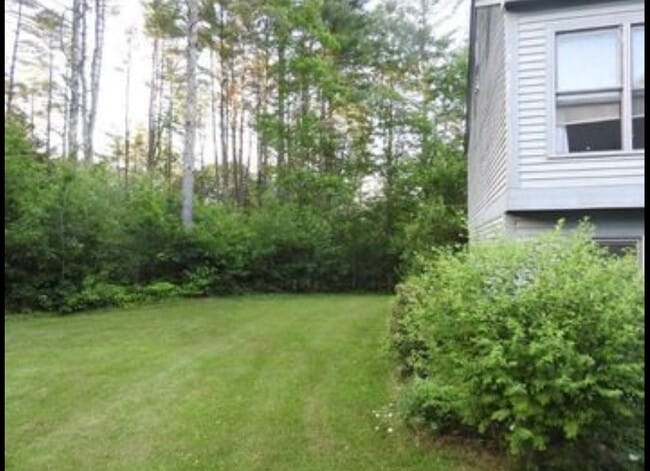 Side lawn (end unit) - 34 Marsten Ln