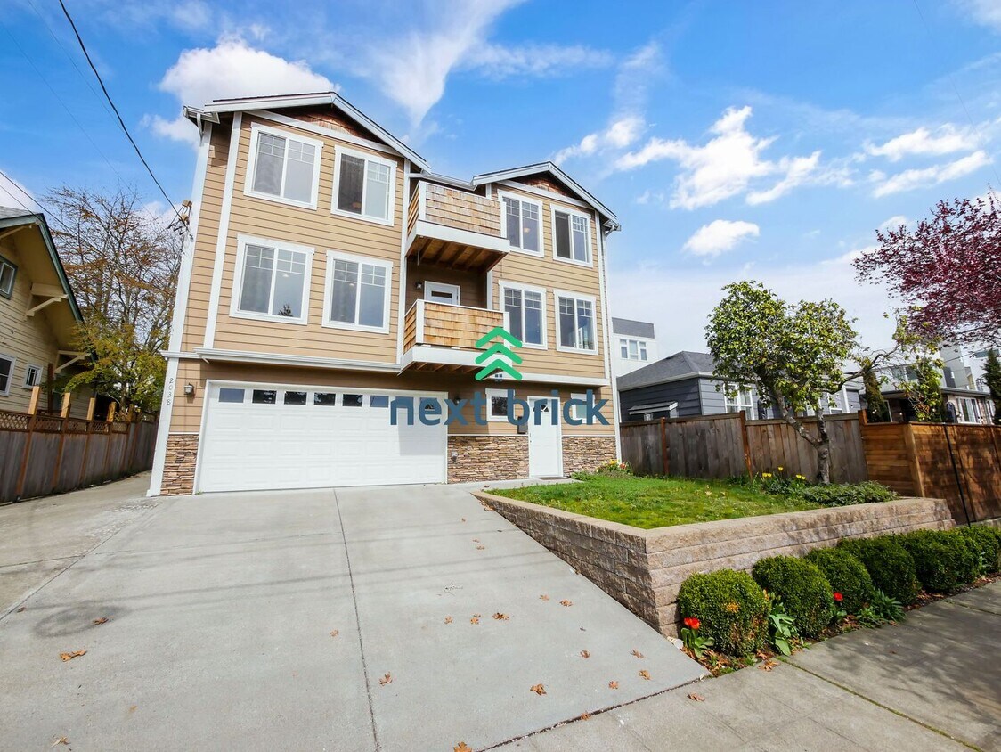 Primary Photo - 3 Bed and 4 Bath Stunning Townhome is Avai...