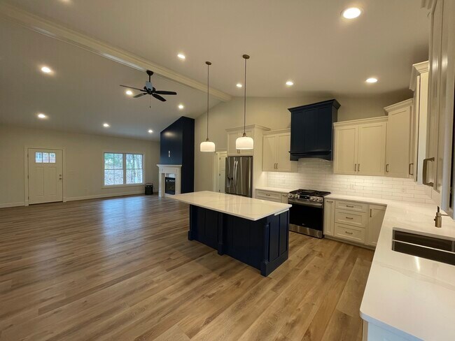 Foto del edificio - 5440 Earl Young Rd